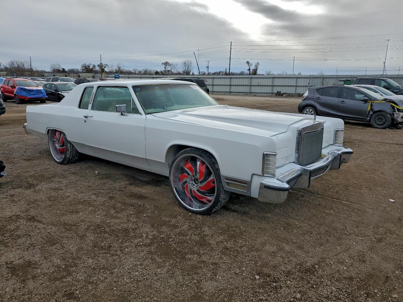 1977 Lincoln Continenta White vin: 7Y81A822147