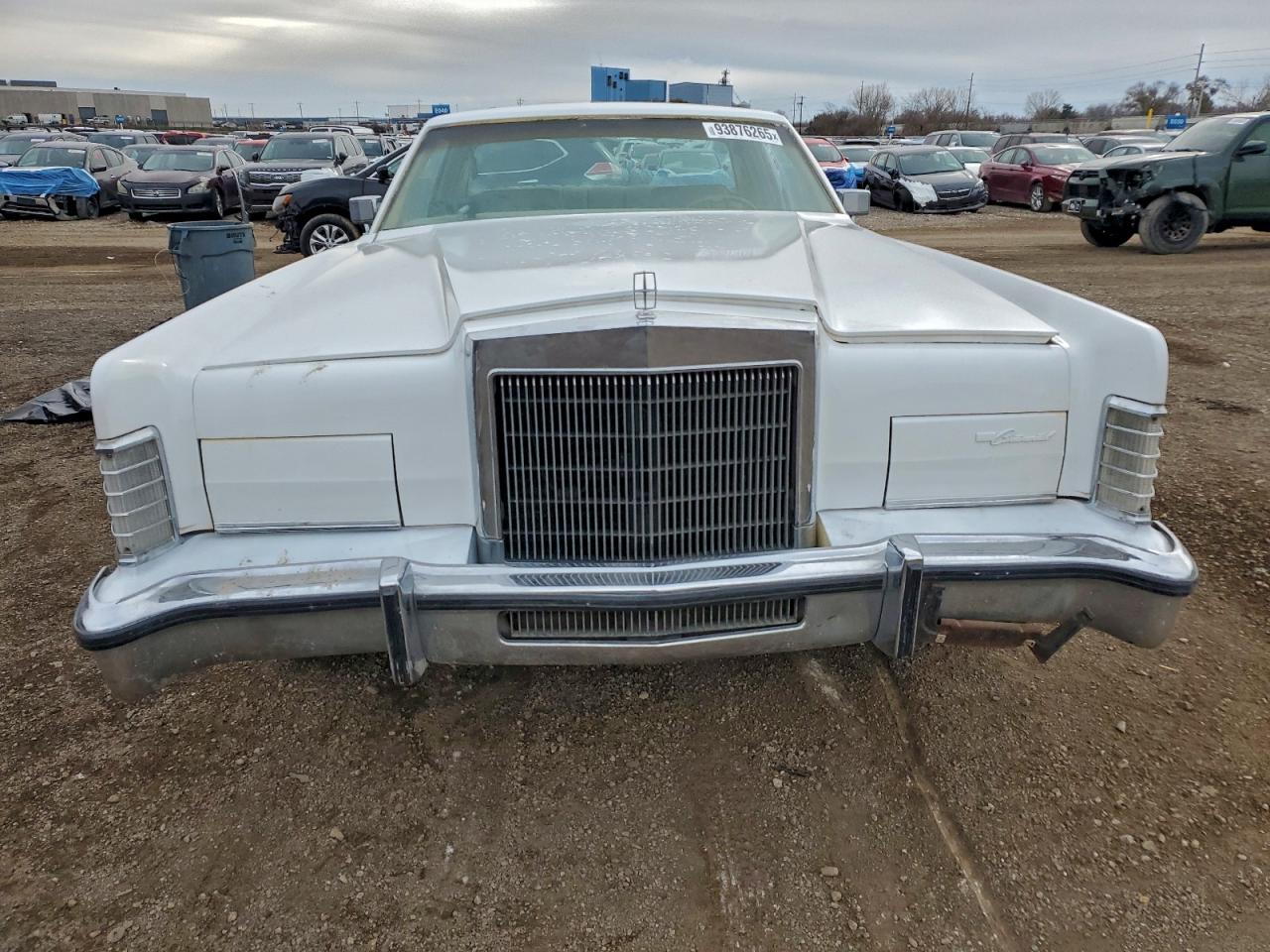 1977 Lincoln Continenta White vin: 7Y81A822147