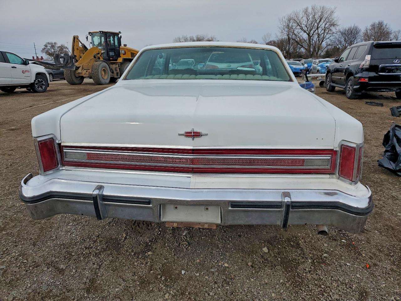 1977 Lincoln Continenta White vin: 7Y81A822147