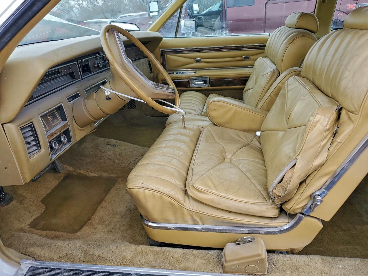 1977 Lincoln Continenta White vin: 7Y81A822147