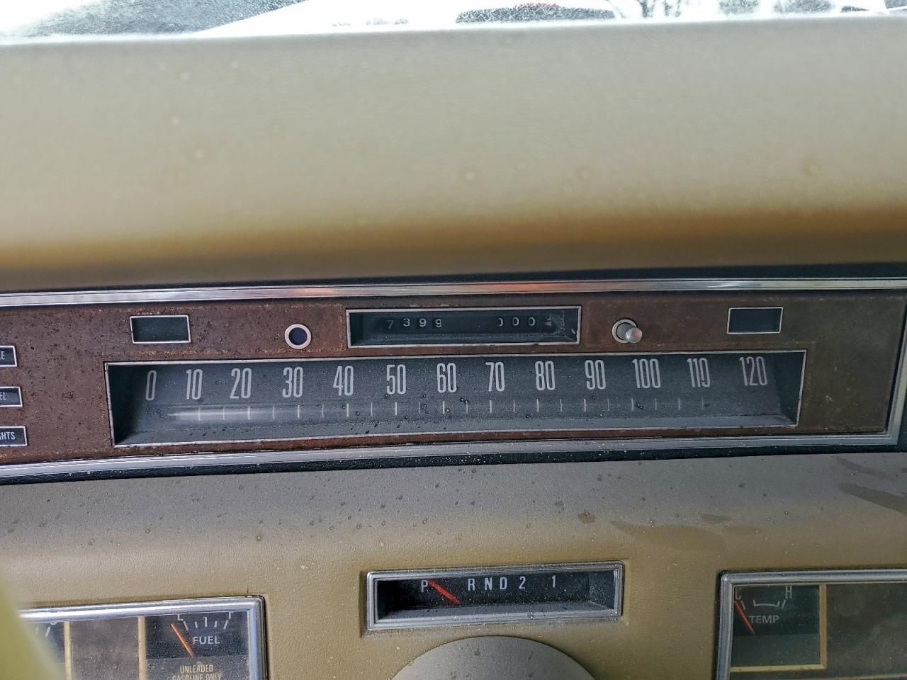 1977 Lincoln Continenta White vin: 7Y81A822147