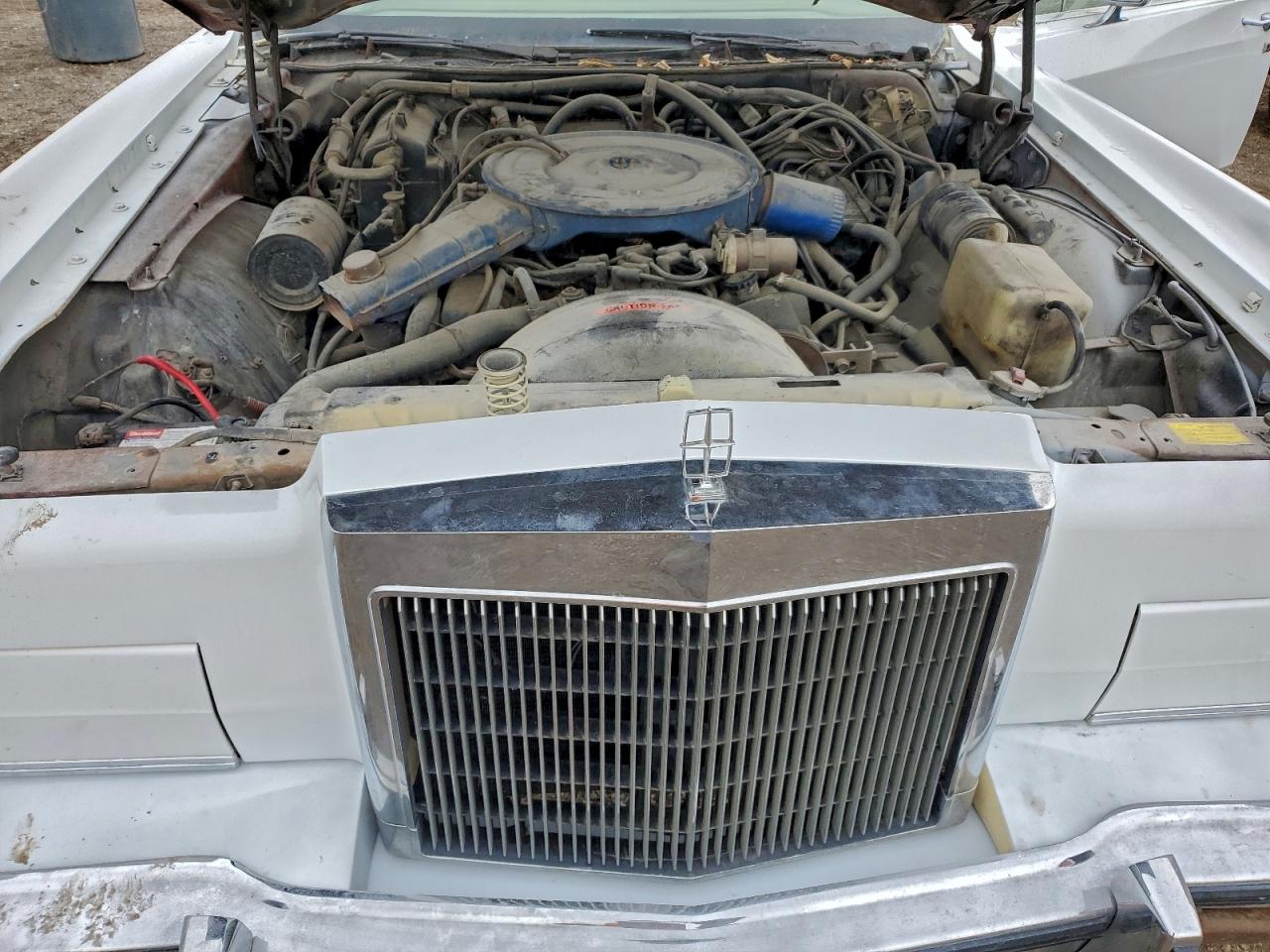 1977 Lincoln Continenta White vin: 7Y81A822147