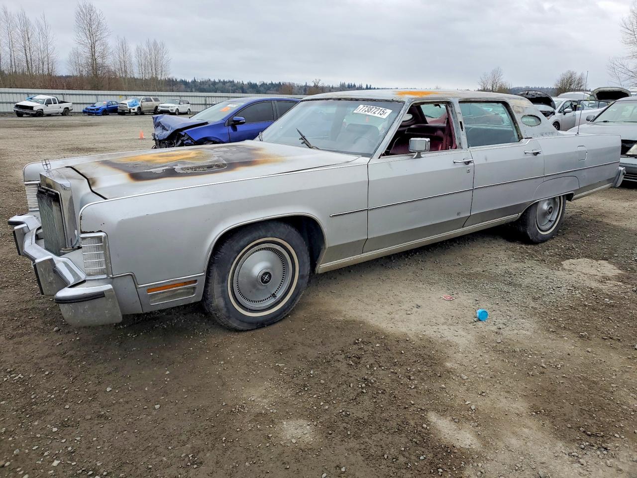 1977 Lincoln Continenta Silver vin: 7Y82A857654