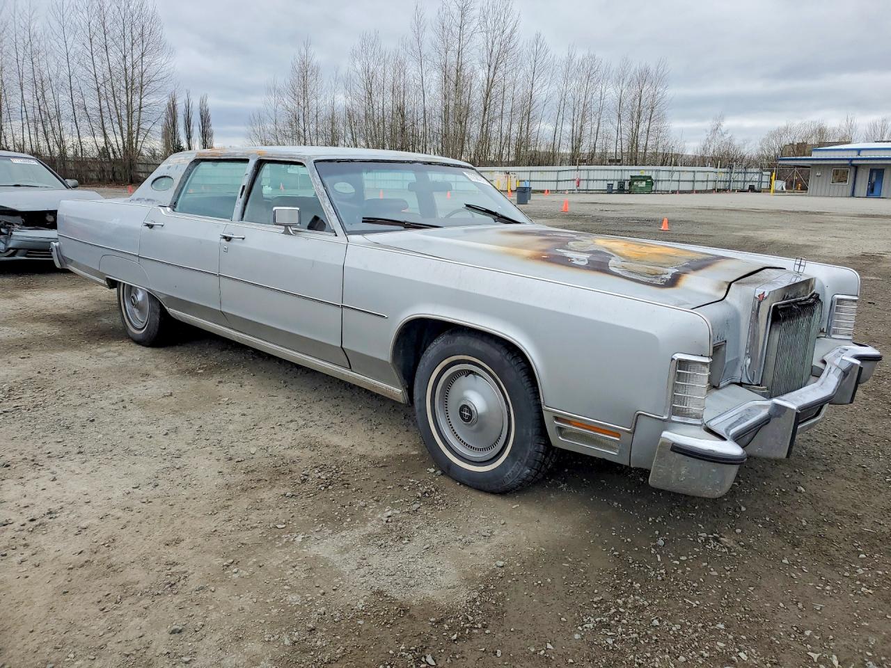 1977 Lincoln Continenta Silver vin: 7Y82A857654