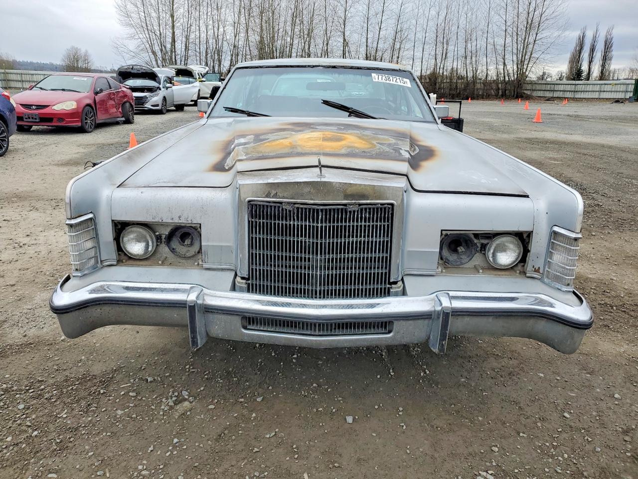 1977 Lincoln Continenta Silver vin: 7Y82A857654