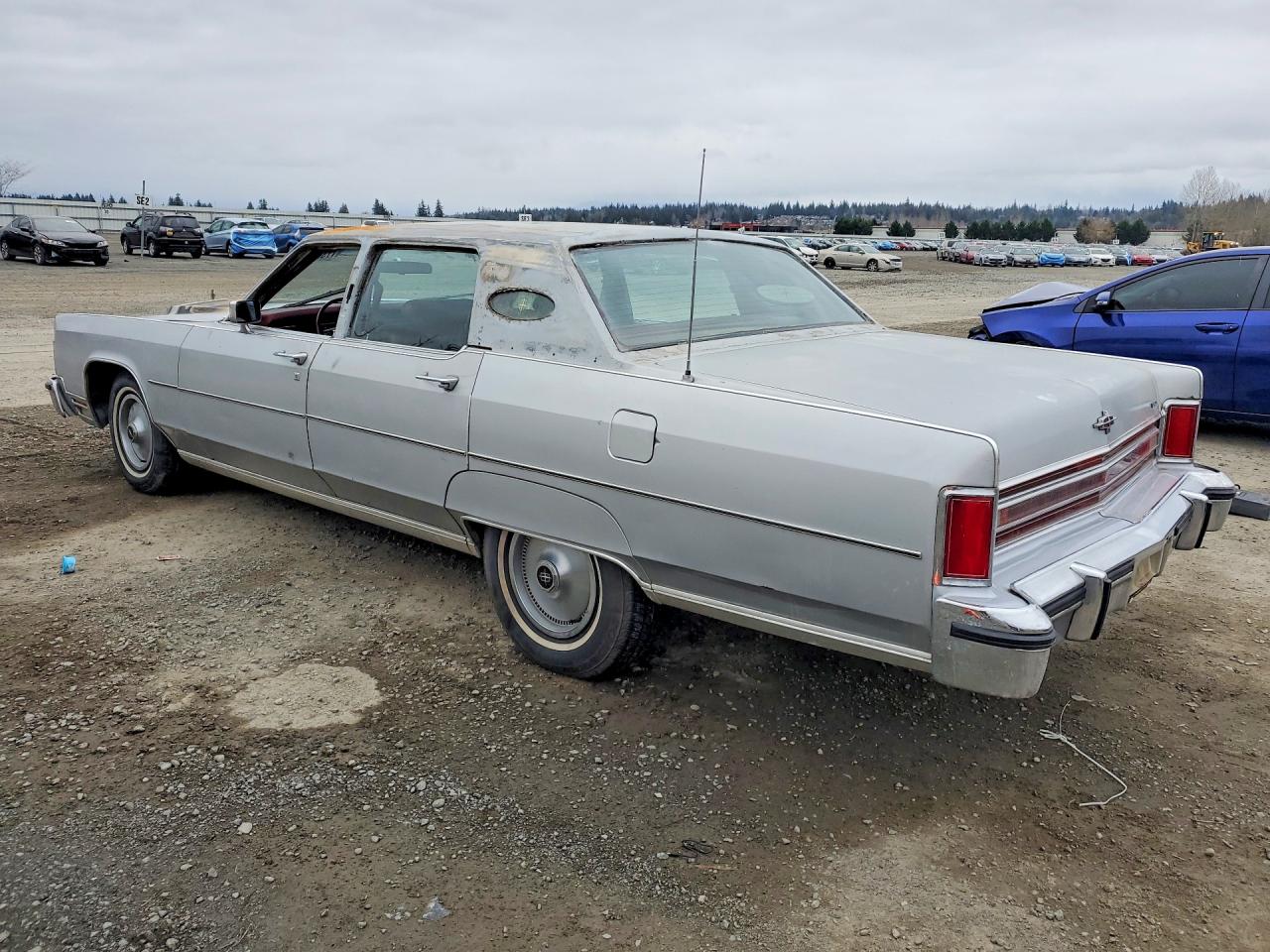 1977 Lincoln Continenta Silver vin: 7Y82A857654