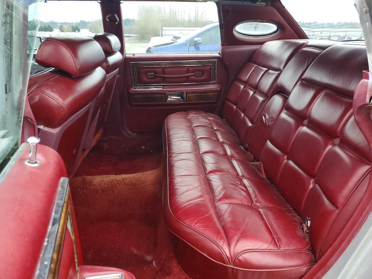 1977 Lincoln Continenta Silver vin: 7Y82A857654