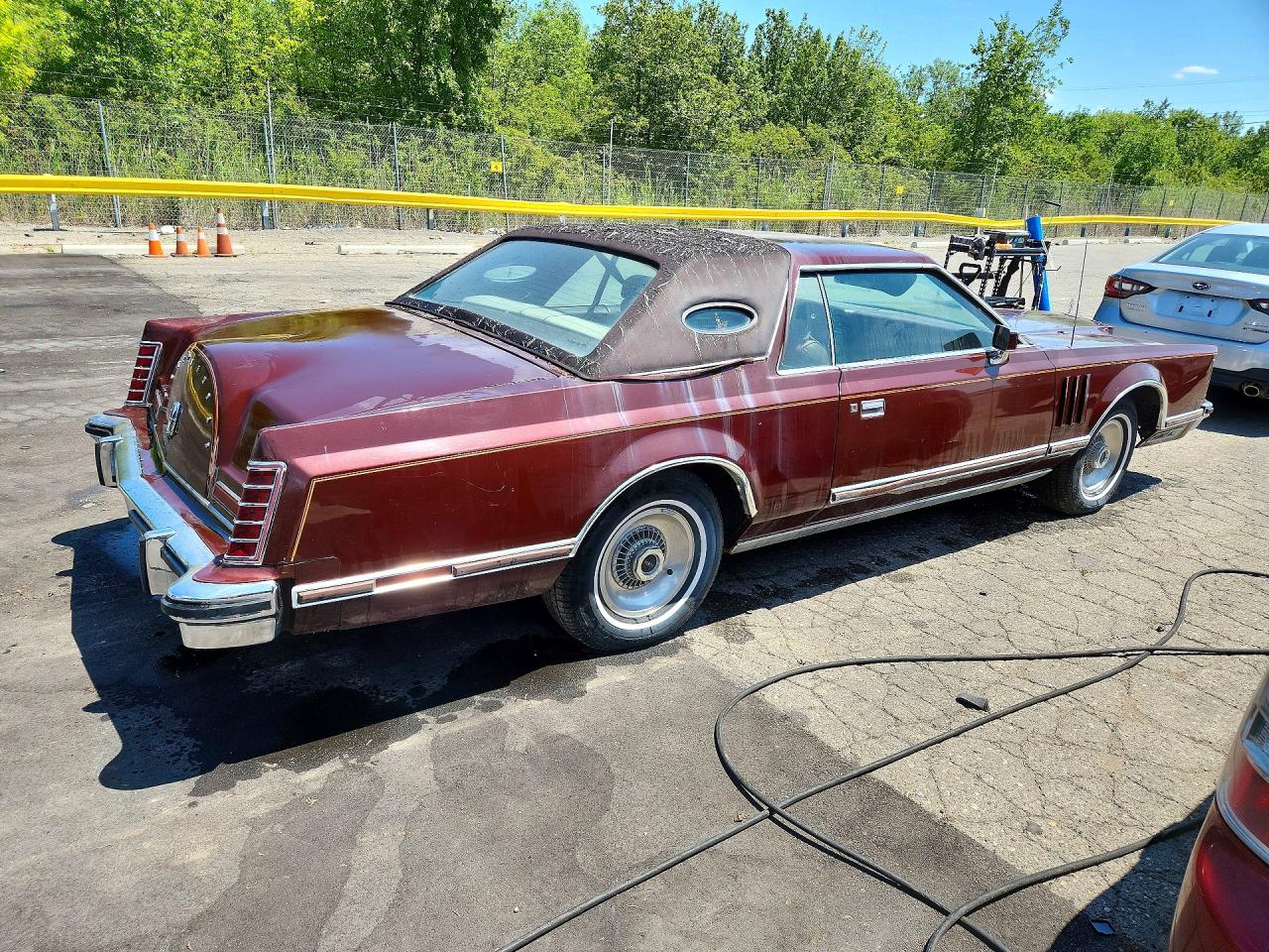 1977 Lincoln Continental Mk V Red vin: 7Y89A900122