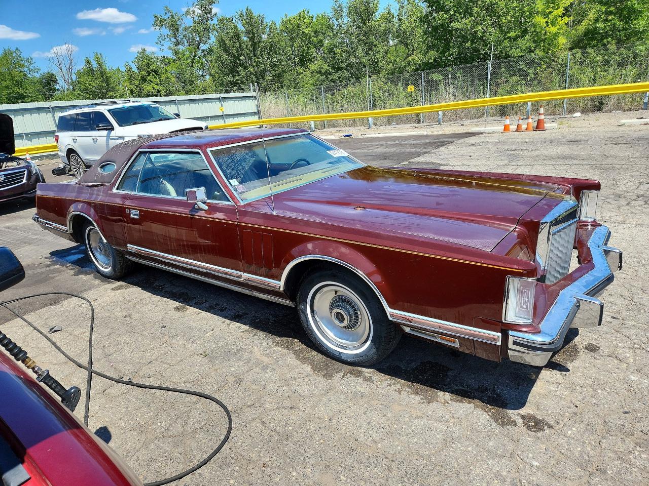 1977 Lincoln Continental Mk V Red vin: 7Y89A900122
