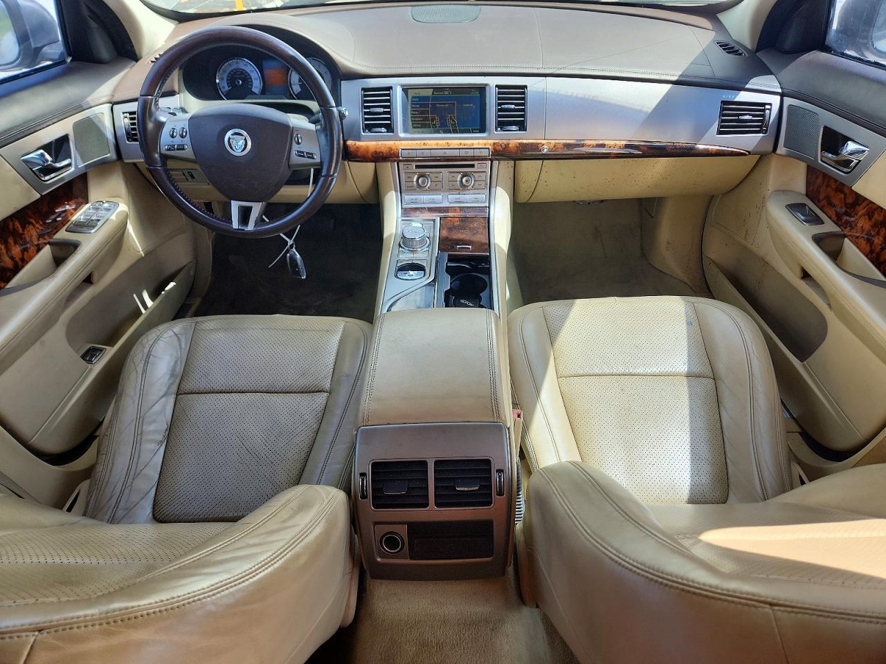 2011 Jaguar Xf Premium Silver vin: SAJWA0GB8BLS18379