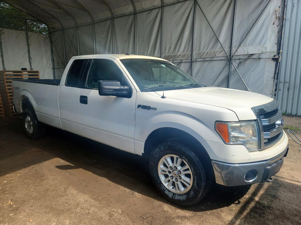 2014 Ford F150 Super Cab White vin: 1FTVX1EFXEKF11912
