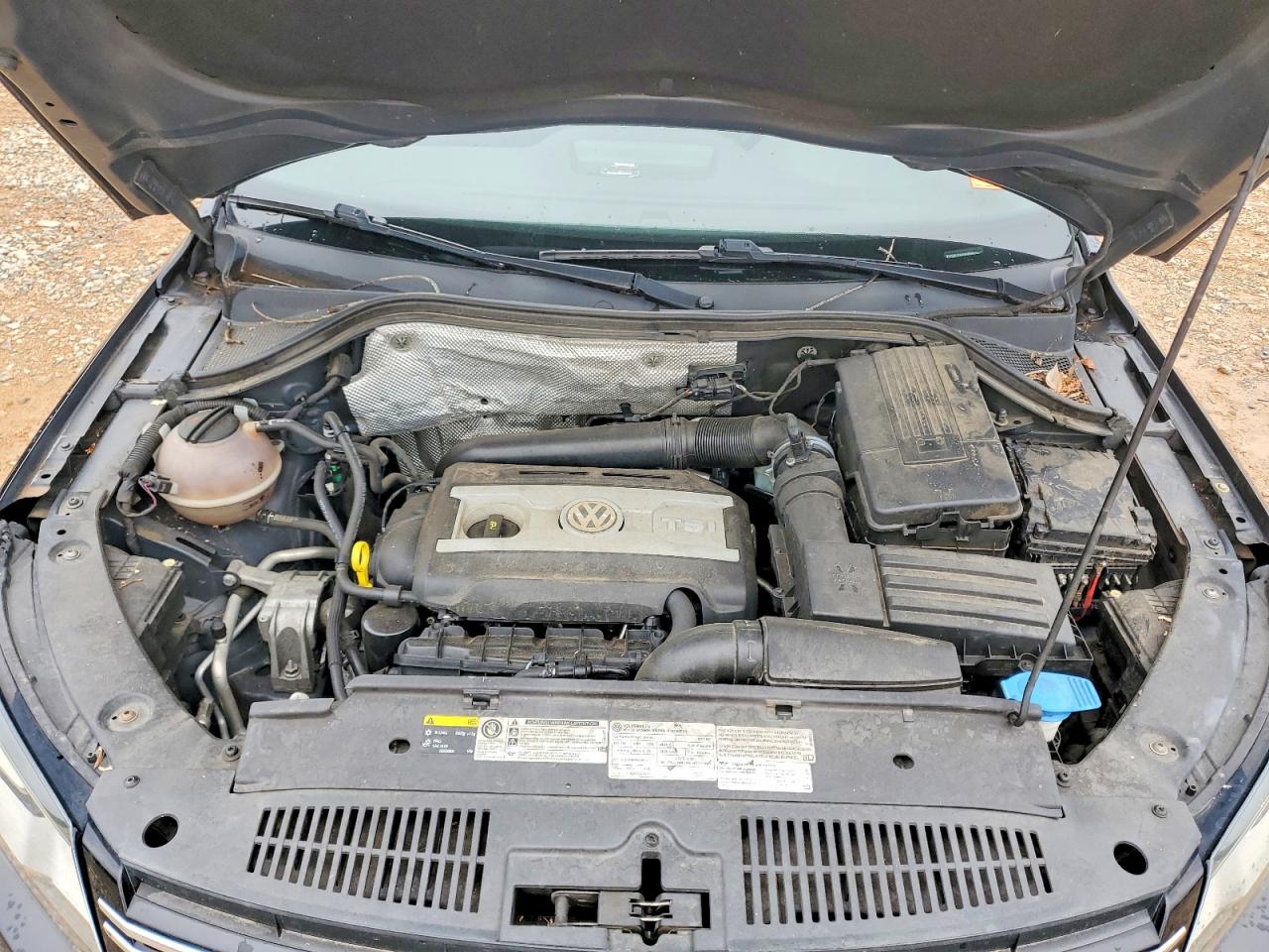 2015 Volkswagen Tiguan S Черный vin: WVGBV7AX0FW507349