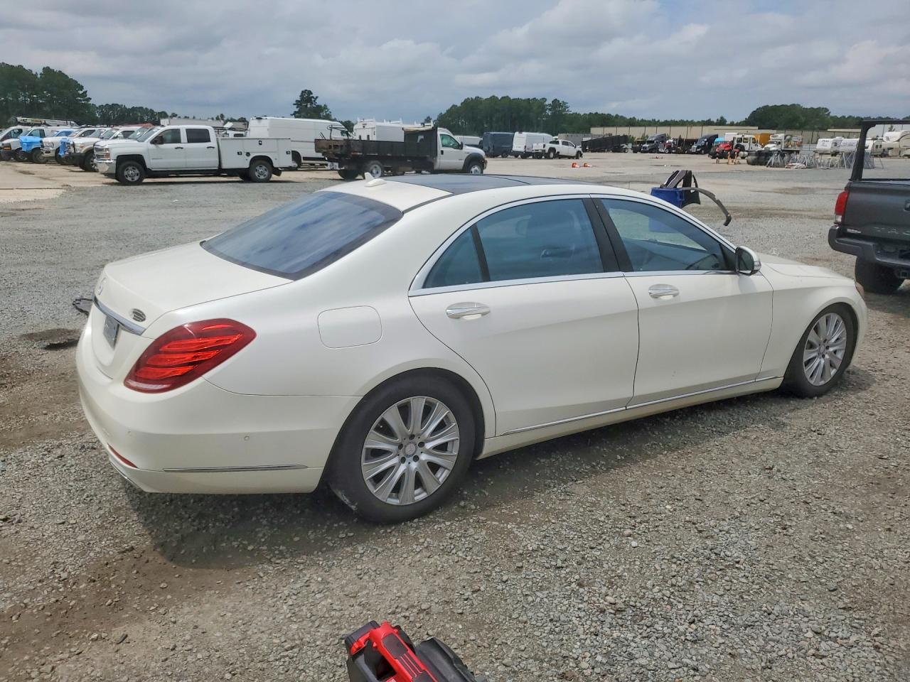 2014 Mercedes-benz S 550 White vin: WDDUG8CB6EA012122