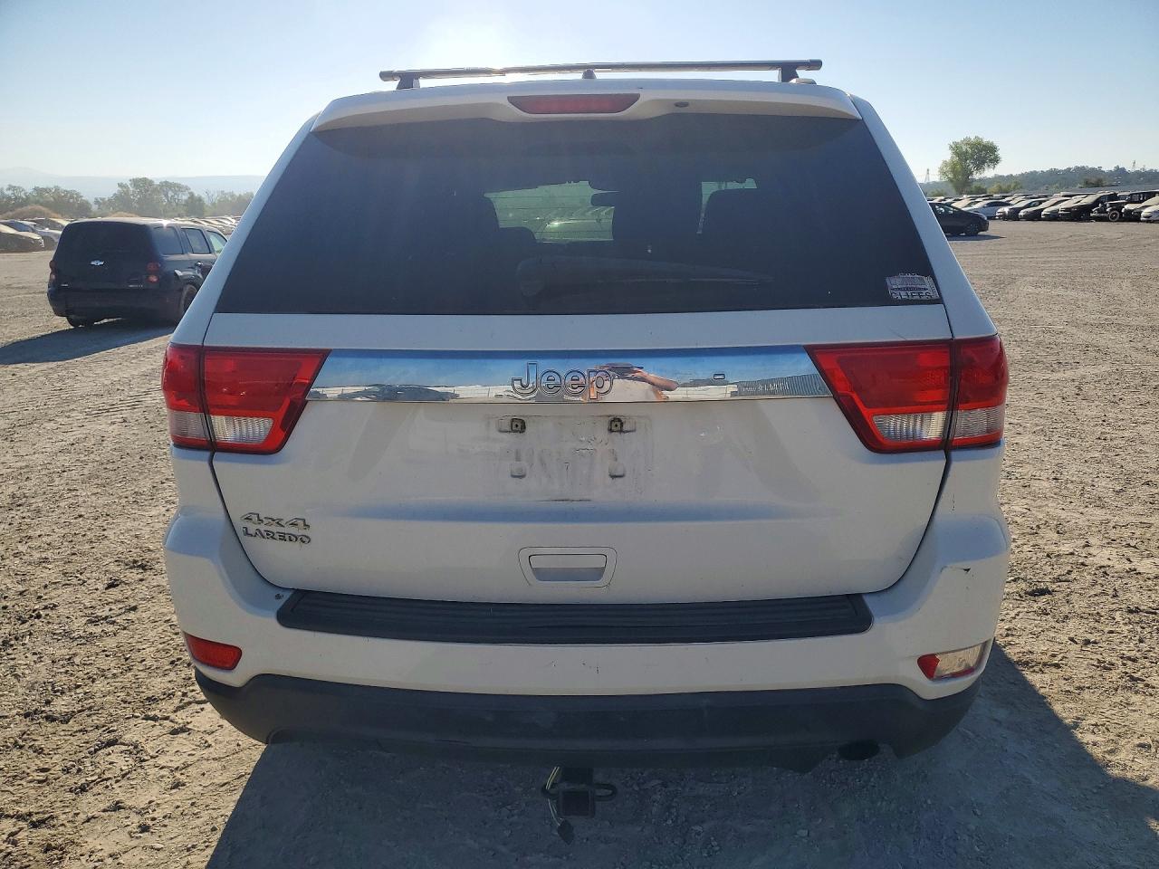 2011 Jeep Grand Cherokee Laredo White vin: 1J4RR4GG2BC503032
