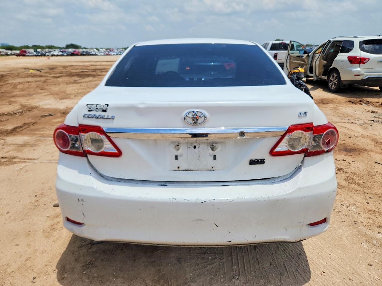 2011 Toyota Corolla Le White vin: 2T1BU4EEXBC538903