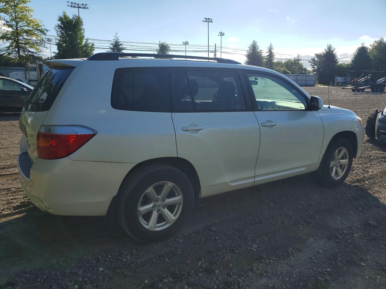2009 Toyota Highlander Base White vin: JTEES41A692148343