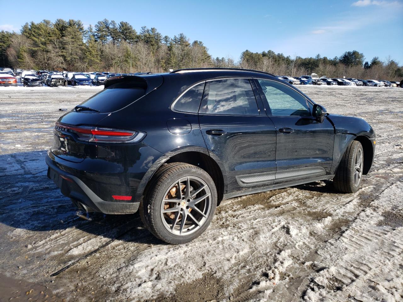 2024 Porsche Macan Base Черный vin: WP1AA2A53RLB09375