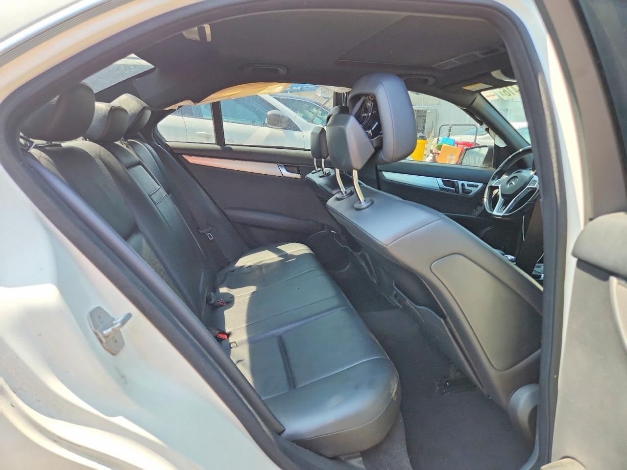 2014 Mercedes-benz C 300 4matic White vin: WDDGF8AB3EG228655