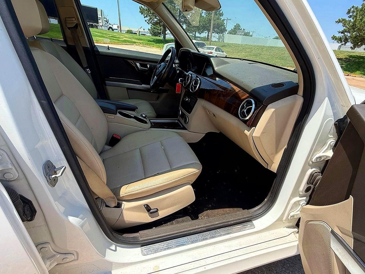 2014 Mercedes-benz Glk 350 White vin: WDCGG5HB5EG333235