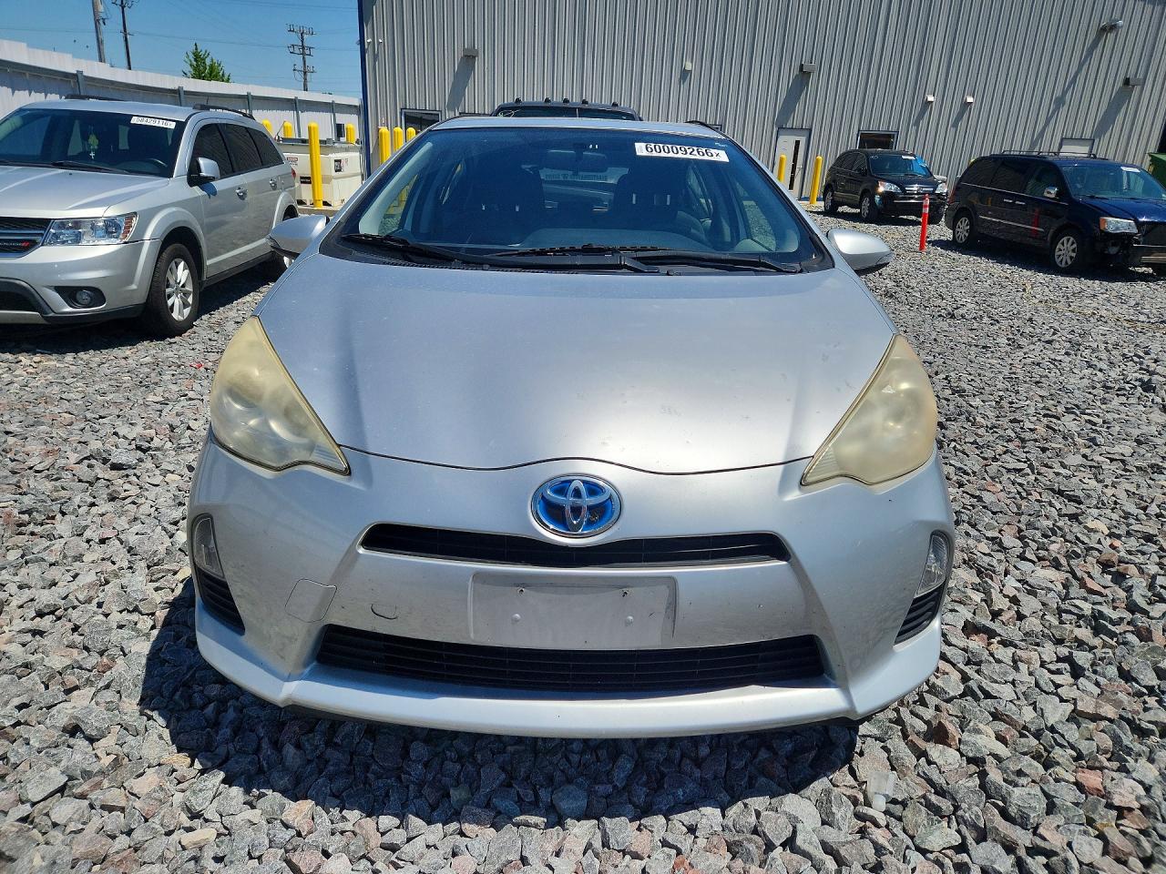 2012 Toyota Prius C Two Серебряный vin: JTDKDTB3XC1511168