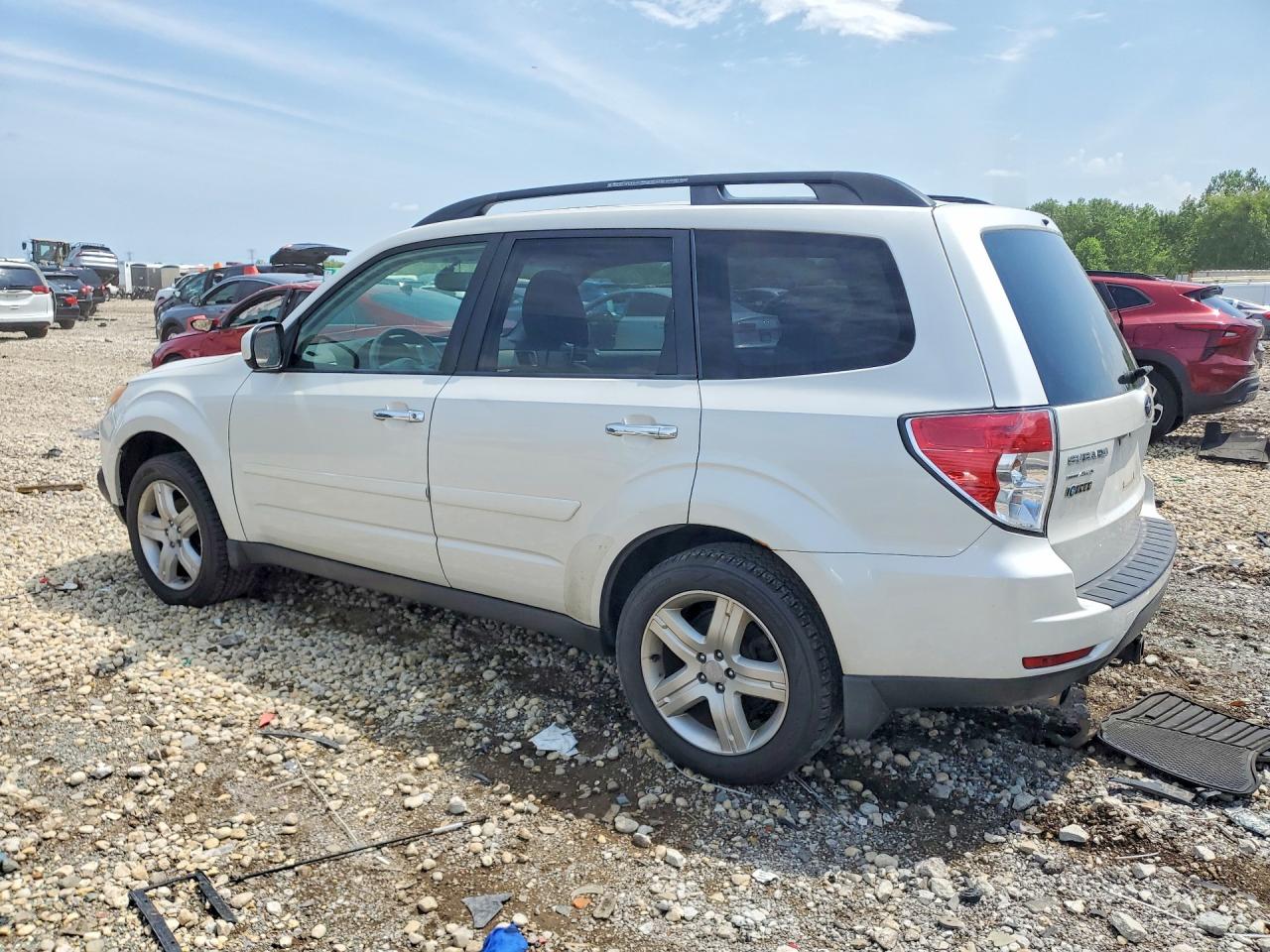 2010 Subaru Forester 2.5x Limited White vin: JF2SH6DCXAH742614