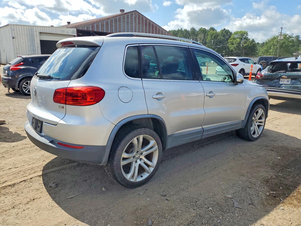 2016 Volkswagen Tiguan S Silver vin: WVGAV7AX9GW554280