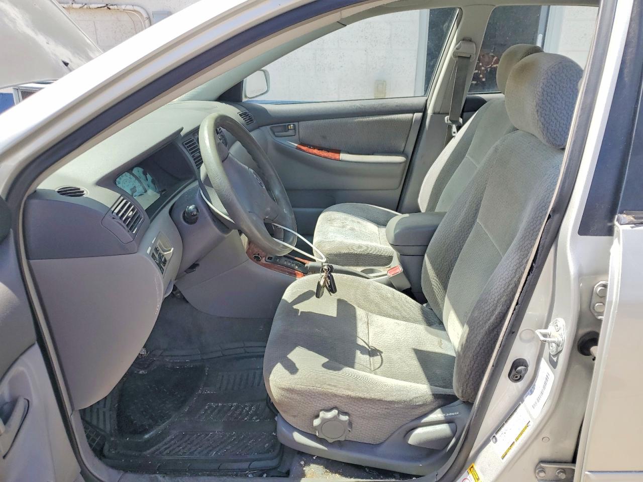 2004 Toyota Corolla Le Silver vin: 1NXBR38E54Z281013
