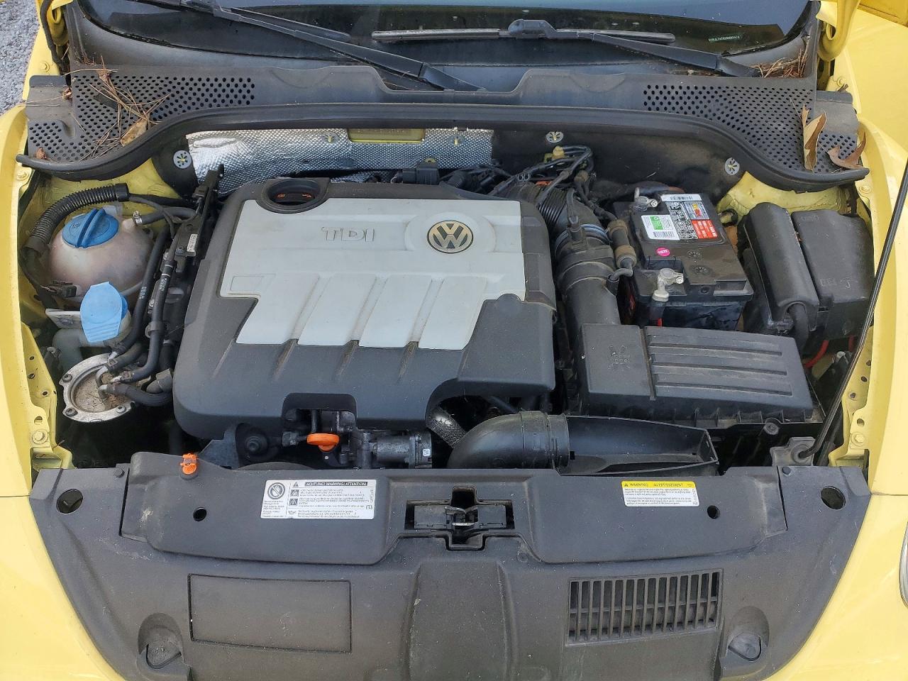 2013 Volkswagen Beetle Yellow vin: 3VWJL7AT8DM685474
