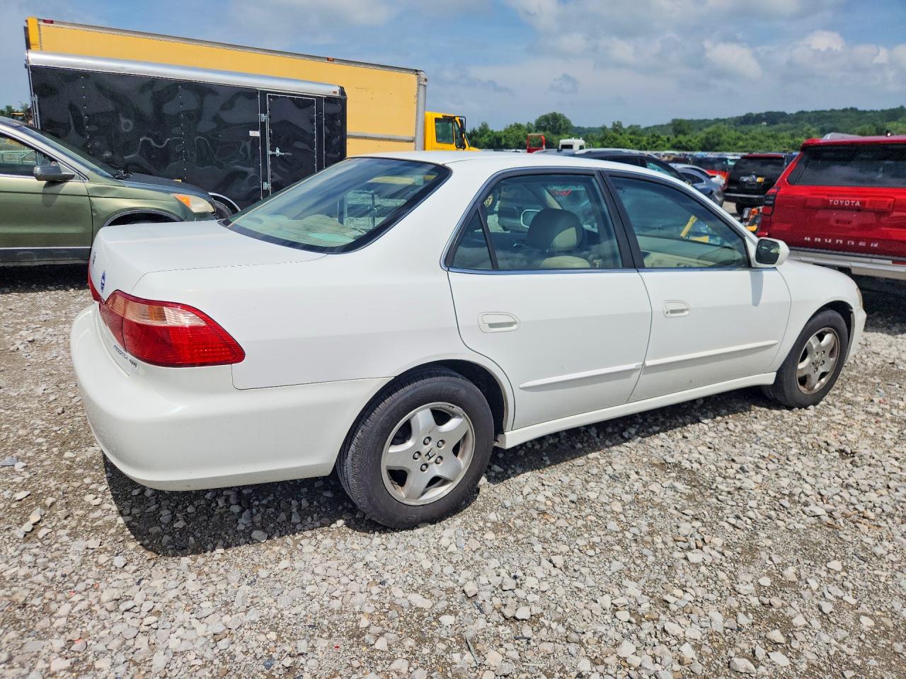 2000 Honda Accord Ex White vin: 1HGCG1650YA085477