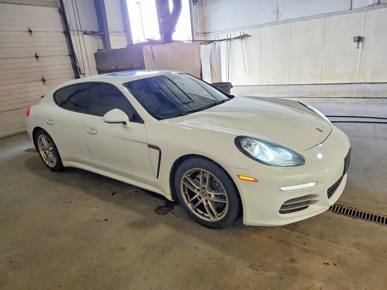 2014 Porsche Panamera 2 White vin: WP0AA2A76EL007467