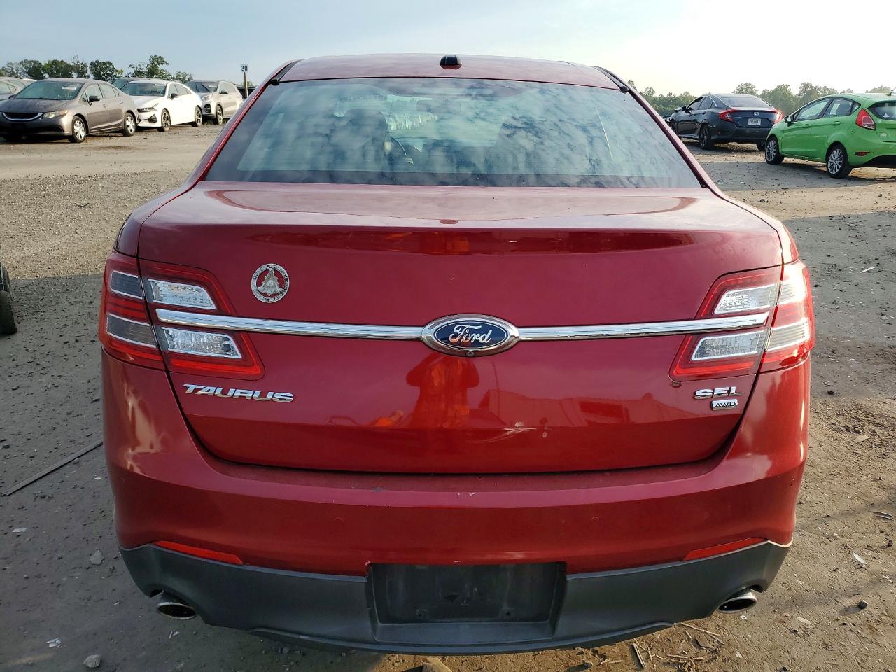 2015 Ford Taurus Sel Red vin: 1FAHP2H86FG169479
