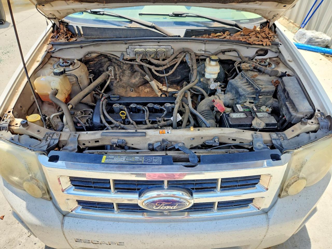2010 Ford Escape Xlt White vin: 1FMCU0D74AKA33660