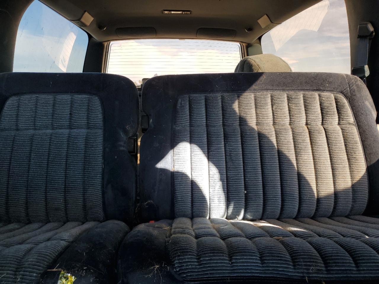 1992 Chevrolet Suburban C2500 Blue vin: 1GNGC26N6NJ331467
