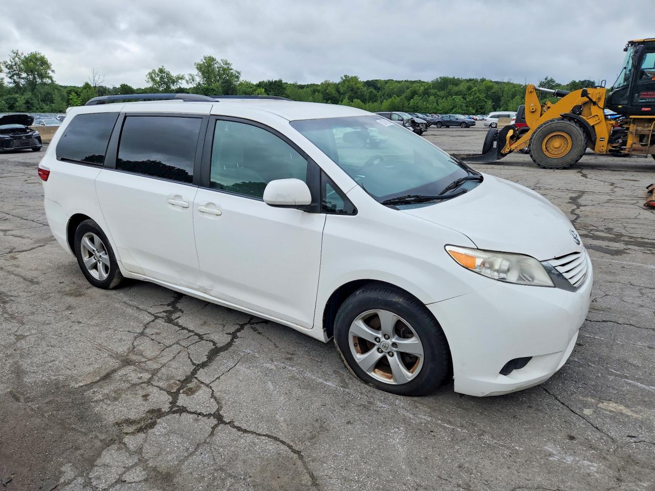 2015 Toyota Sienna Le White vin: 5TDKK3DC4FS539039