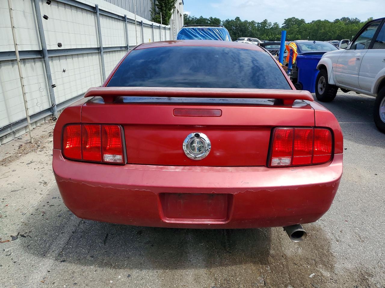 2005 Ford Mustang Red vin: 1ZVFT80N455157405