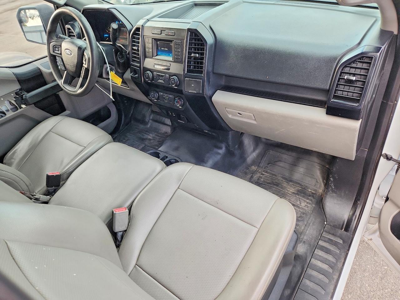 2015 Ford F150 White vin: 1FTMF1C88FKE52461