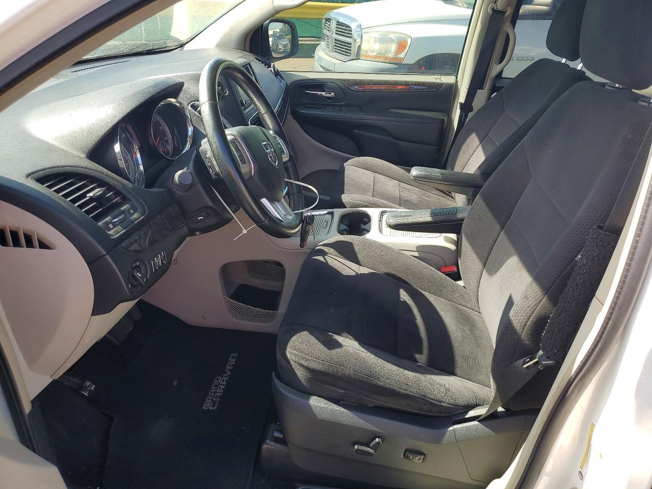 2011 Dodge Grand Caravan Crew White vin: 2D4RN5DG2BR649971