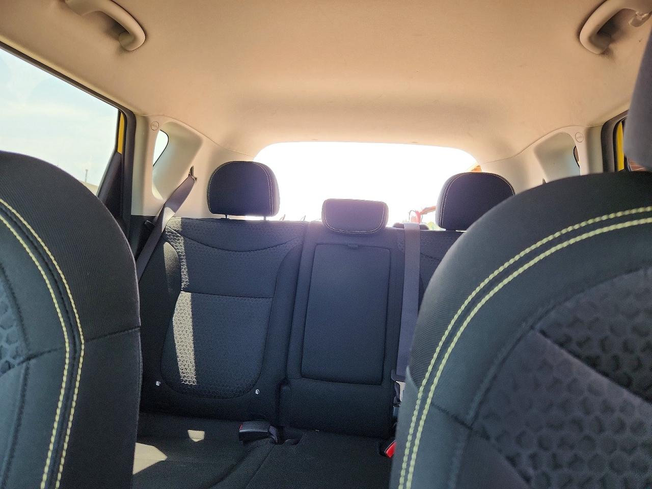 2014 Kia Soul + Yellow vin: KNDJP3A5XE7085679
