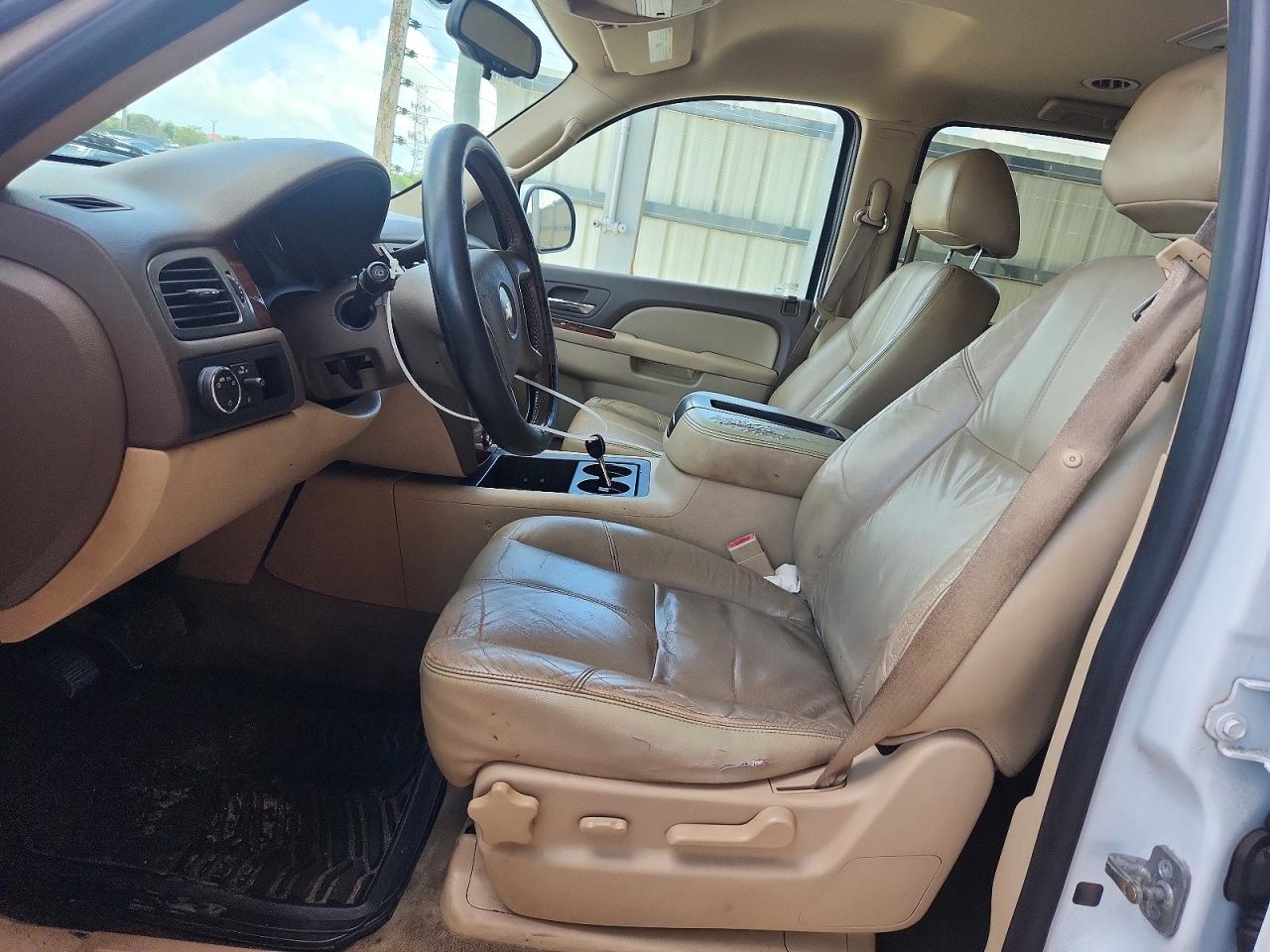 2012 Chevrolet Suburban C1500 Lt White vin: 1GNSCJE04CR202300