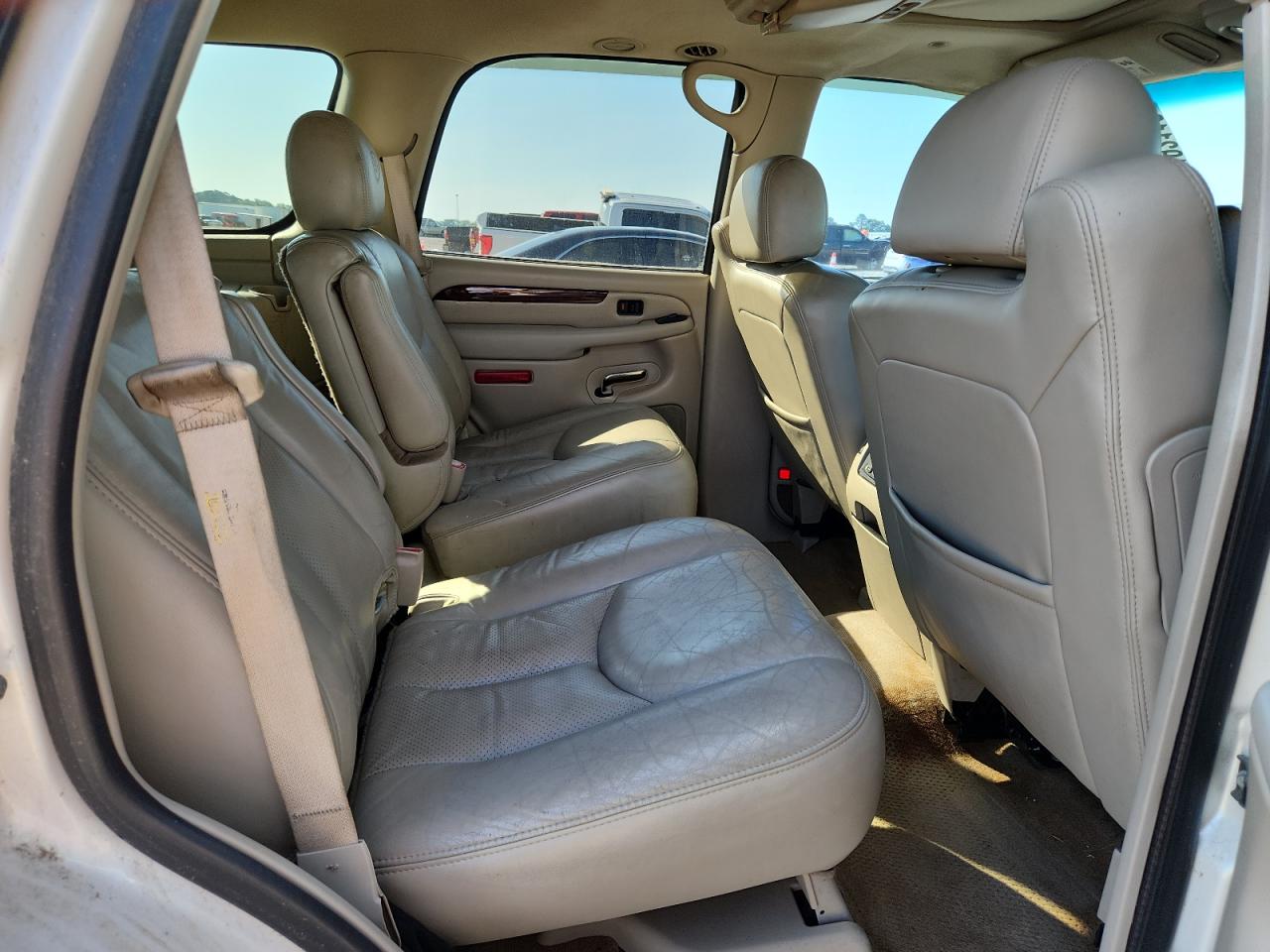 2005 Cadillac Escalade Luxury White vin: 1GYEK63N35R111309