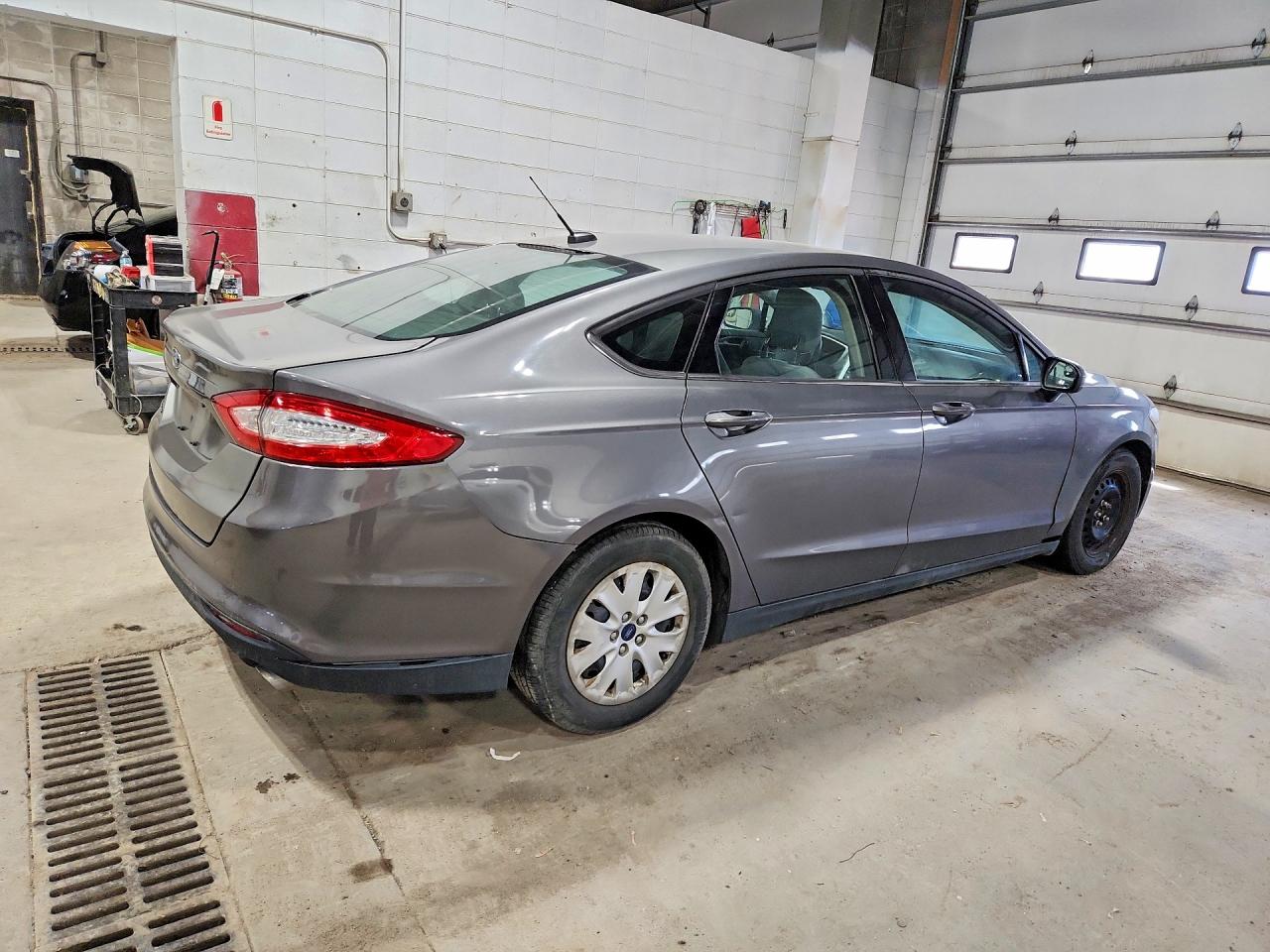 2013 Ford Fusion 4d Gray vin: 3FA6P0G76DR125718
