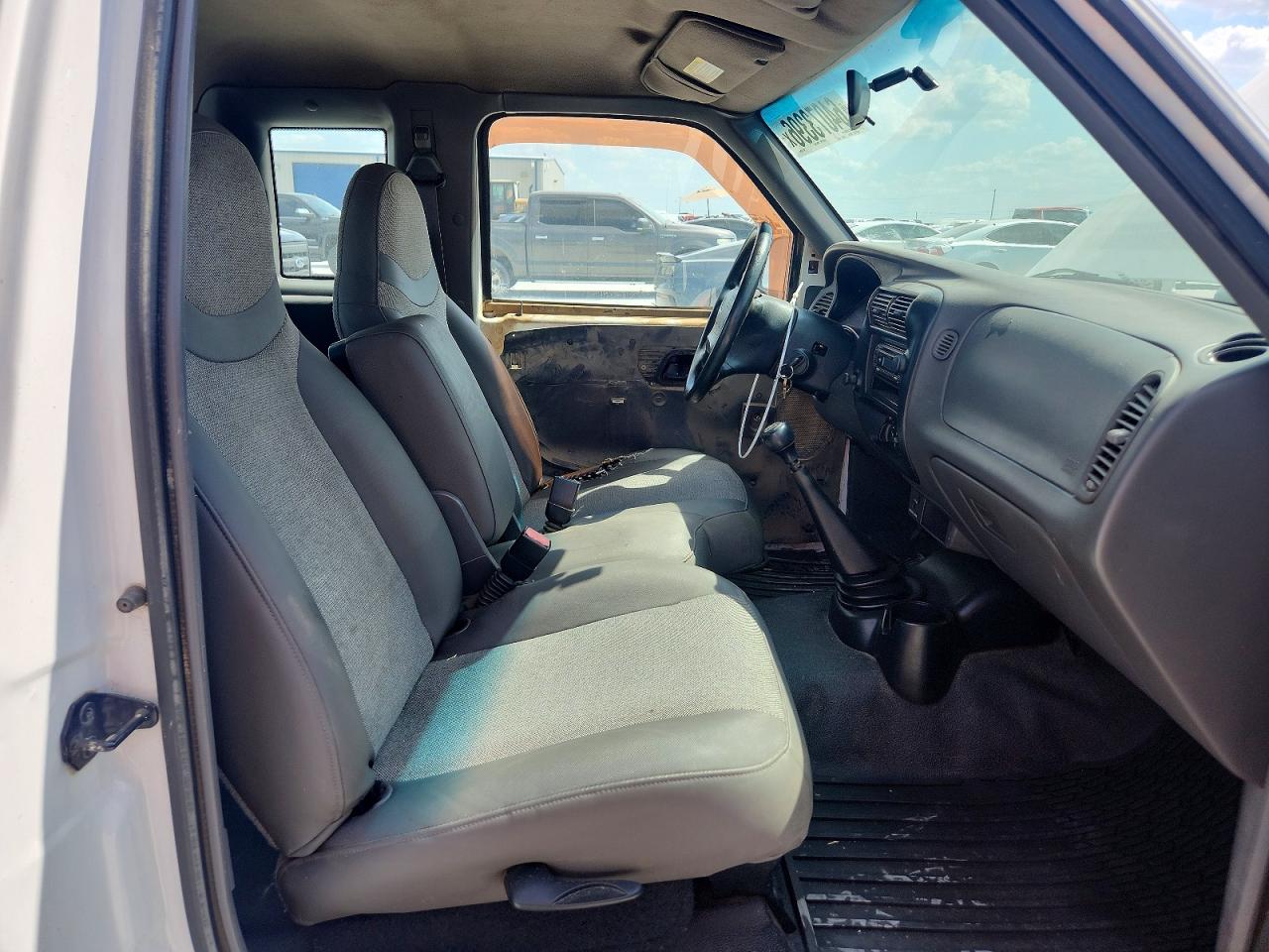 2001 Ford Ranger Super Cab White vin: 1FTYR14D41PB52559