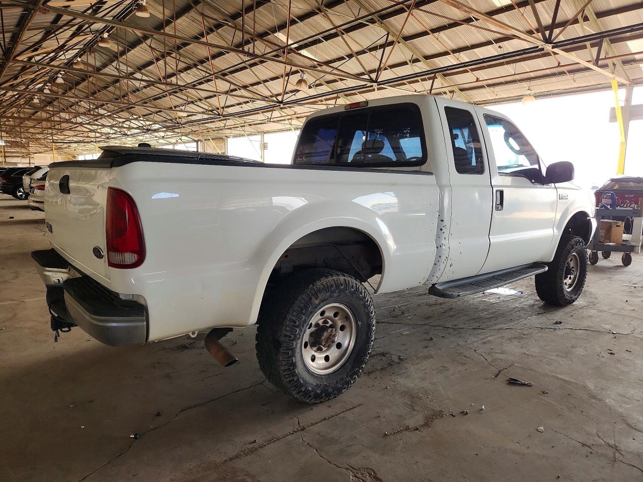 2004 Ford F250 Super Duty White vin: 1FTNX21L74EA53339