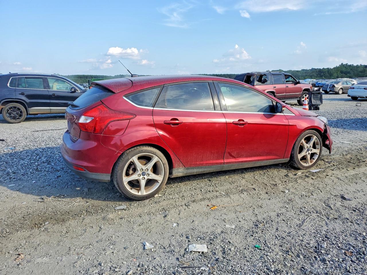 2013 Ford Focus Titanium Red vin: 1FADP3N20DL181586