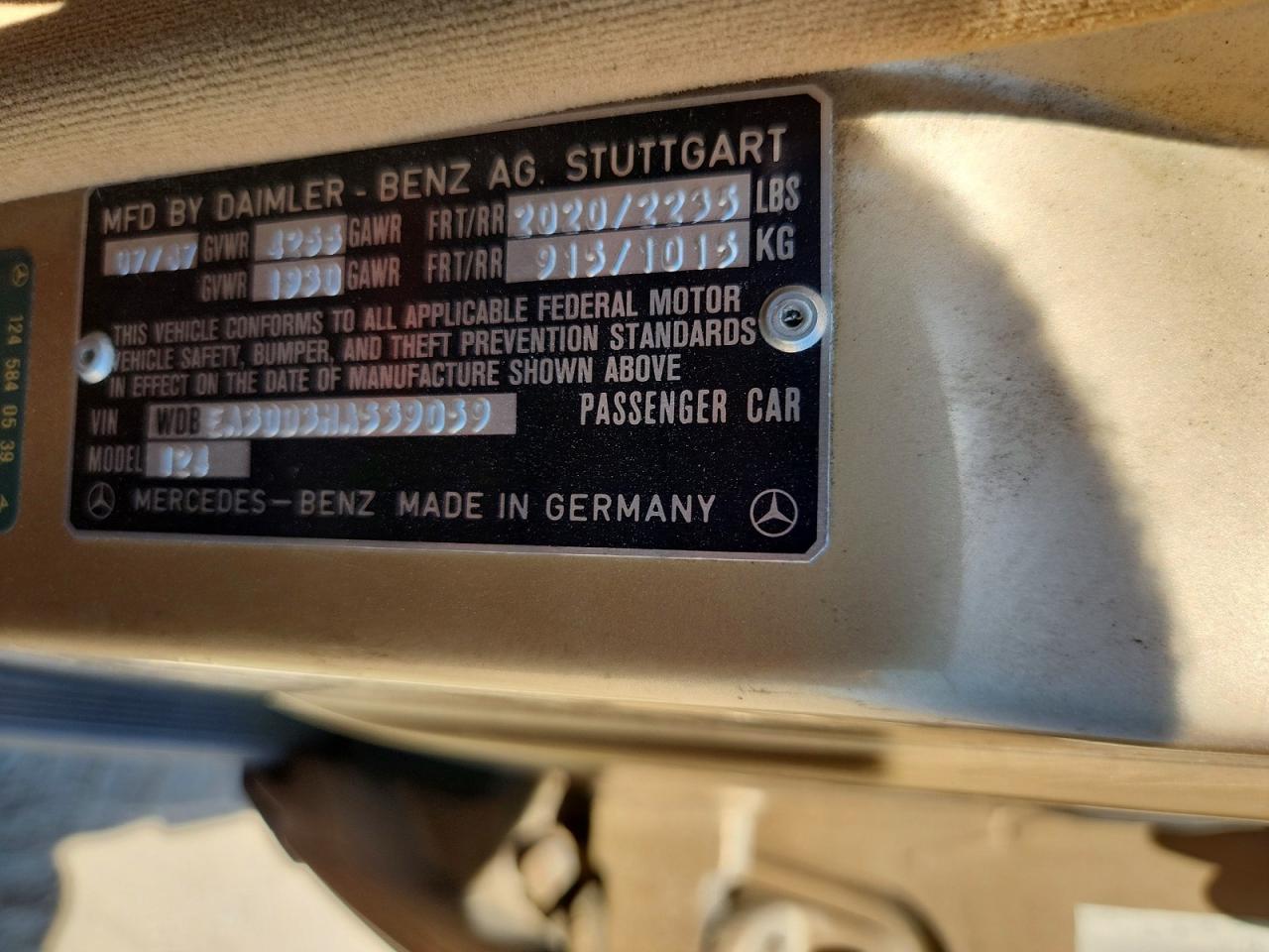 1987 Mercedes-benz 300 E Gold vin: WDBEA30D3HA539059