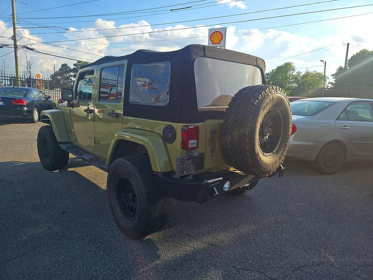 2013 Jeep Wrangler Unlimited Sahara Green vin: 1C4BJWEG9DL531328