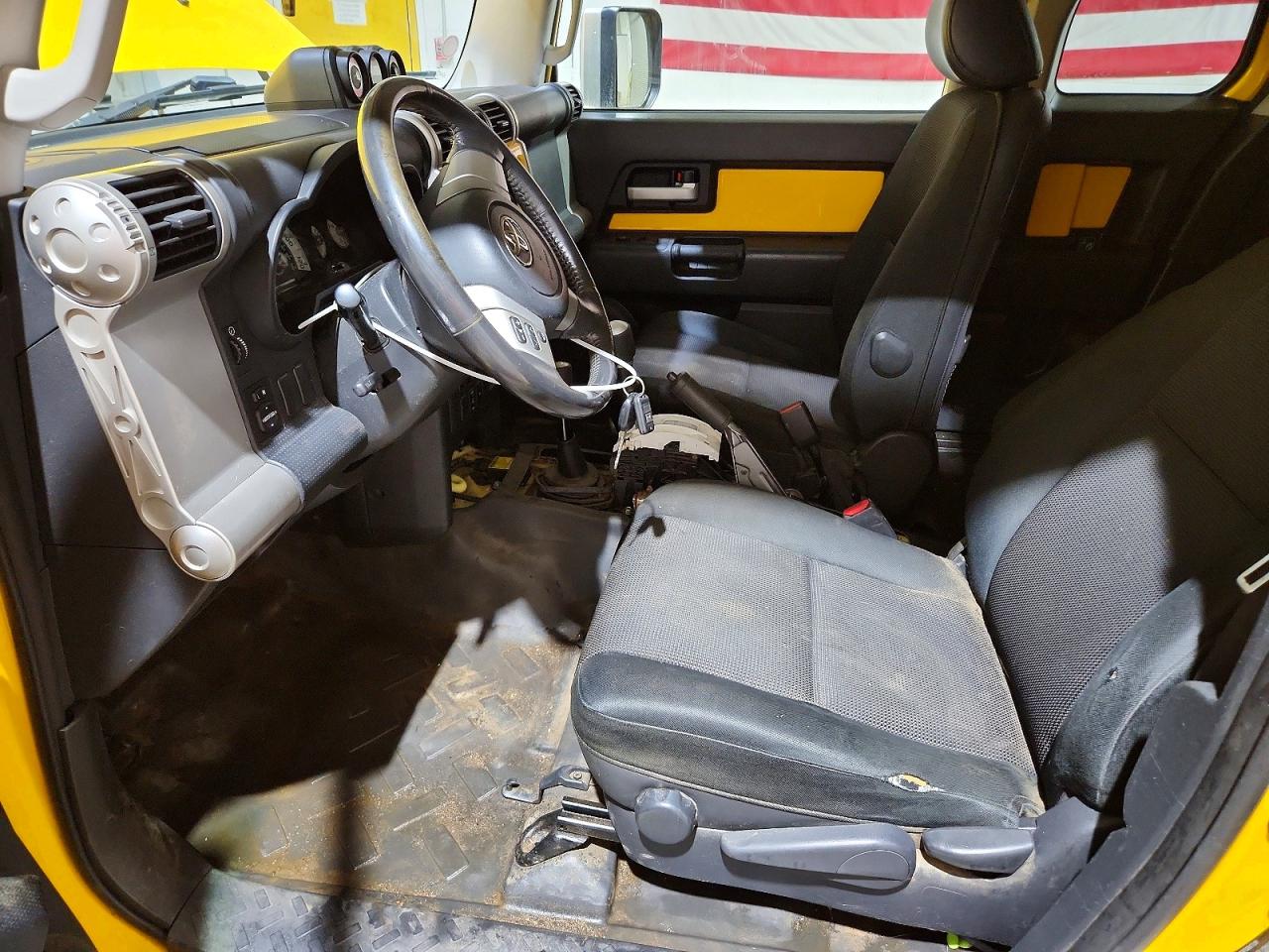 2008 Toyota Fj Cruiser Base Yellow vin: JTEBU11F08K017897
