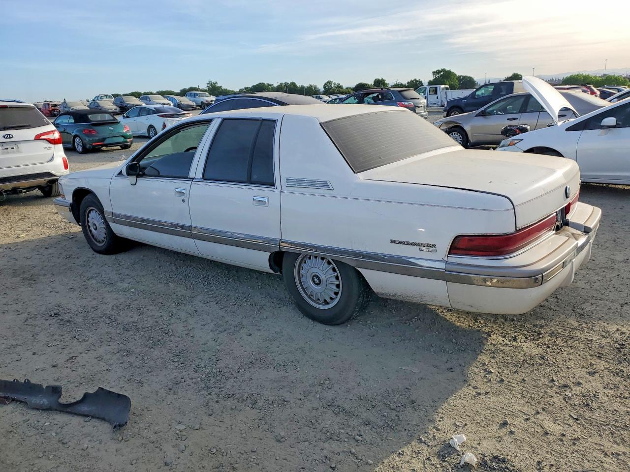 1992 Buick Roadmaster Limited White vin: 1G4BT5377NR458560