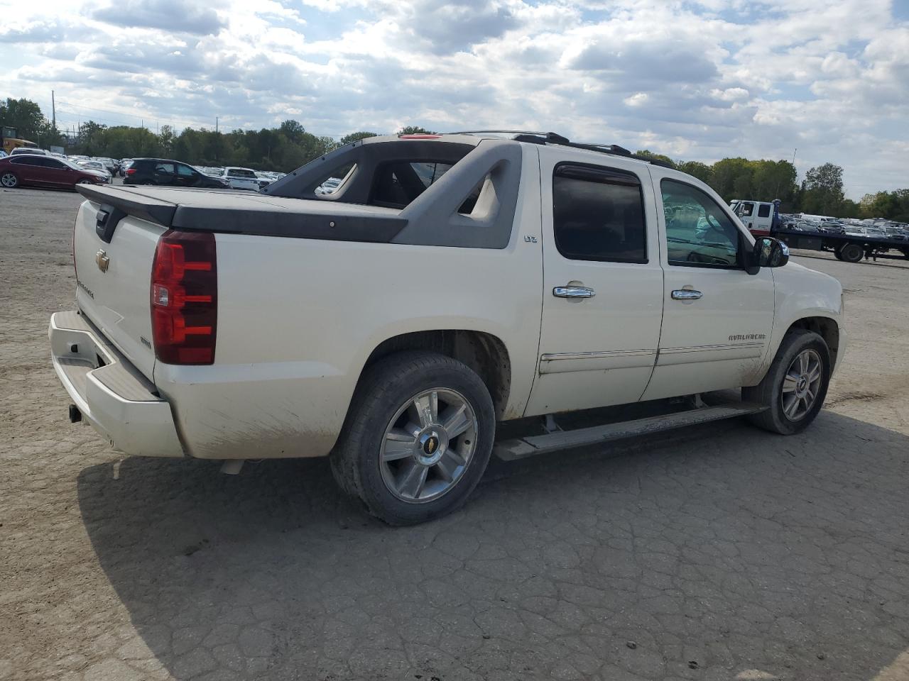 2010 Chevrolet Avalanche Ltz Серебряный vin: 3GNVKGE04AG140719