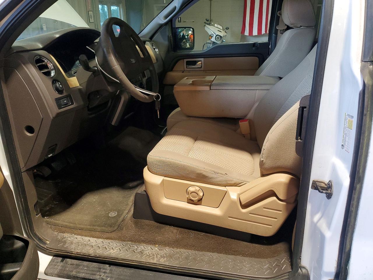 2011 Ford F150 Super Cab White vin: 1FTFX1EF1BFA14868